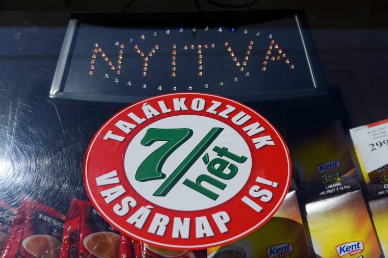 Megszavazták, már most vasárnap kinyithatnak a magyarországi boltok