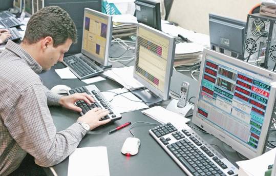 Informatikusokat keres a kormány