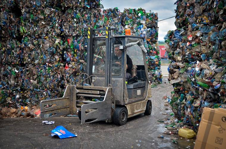 Havi ezer tonnával kevesebb a szemét Kovászna megyében