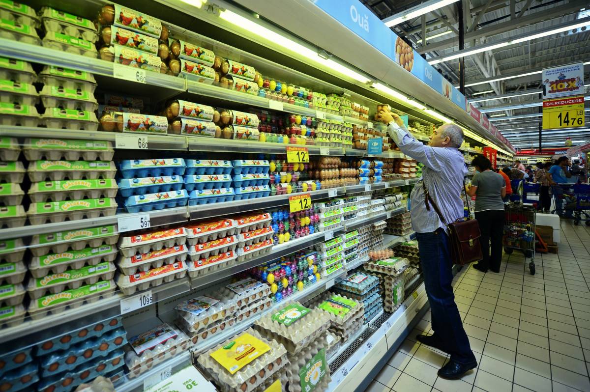 Több mint 1150 lej értékben talált lejárt szavatosságú termékeket a helyi rendőrség. Illusztráció 