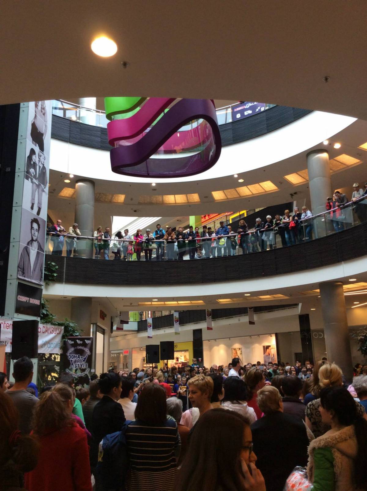 &bullet;  Fotó: atrium