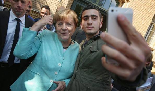 Angela Merkel nem enged bírálóinak