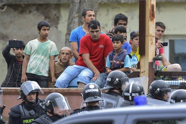 Lezárták a debreceni menekülttábort a botos balhé miatt