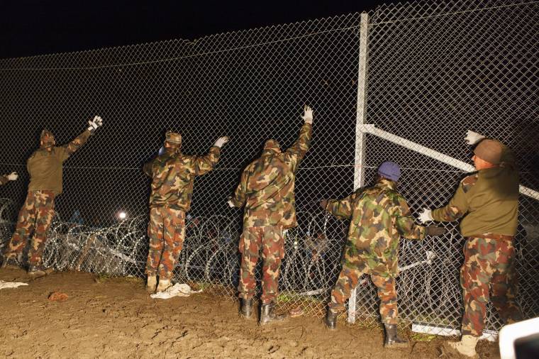 Romániával közösen dönthet Magyarország a kerítésről