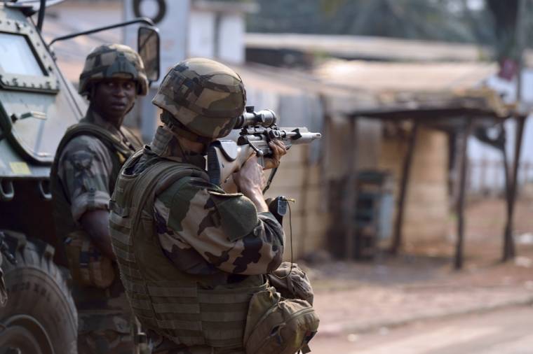 Gyerekeket erőszakoló francia katonák?