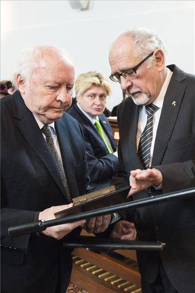 Ágh István kapta a Kölcsey-emlékplakettet