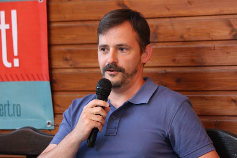 Verslevelek a szomszéd szobából