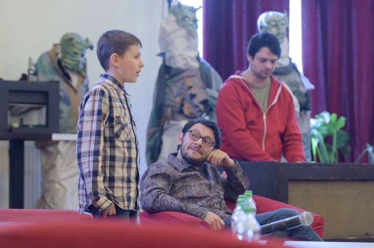 Gyerekszereplők és bűvésztrükkök a kolozsvári színpadon