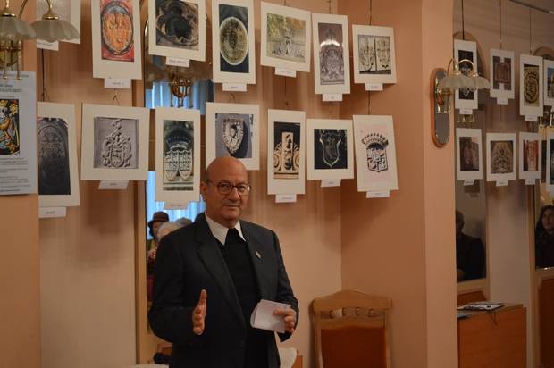 Fényképek a kincses városi címerekről