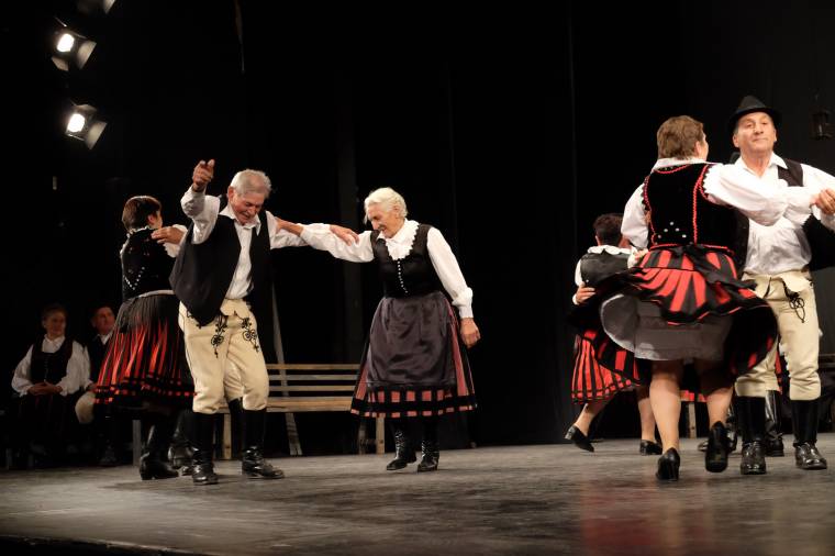 Pozsonyiak a szentgyörgyi néptánctalálkozón