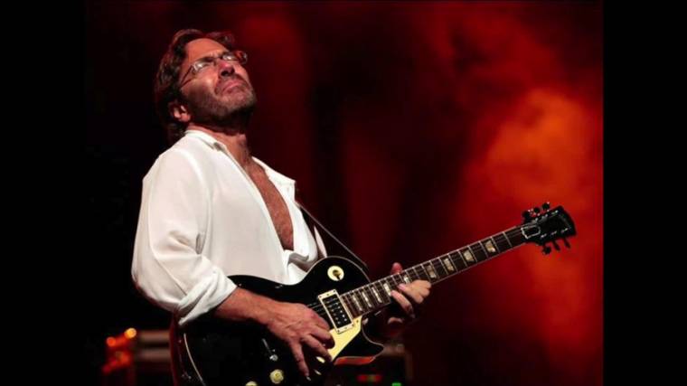 Gitárművész sztárallűrök nélkül – Al Di Meola Marosvásárhelyen