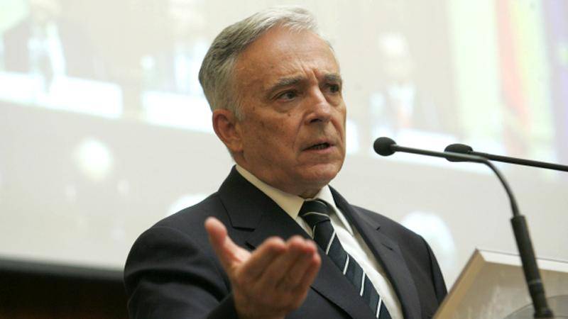 Mugur Isărescu 