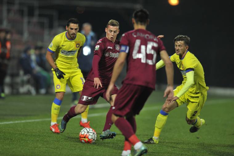 „Családként” futballozva verte a CFR a Steauát