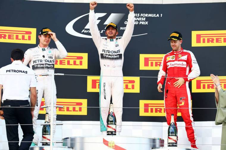 Pezsgőzött a Mercedes-tandem Szuzukában