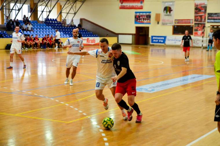 Kemény csaták, zsúfolt idény – Jakab Zoltán a héten elrajtoló futsalszezonról