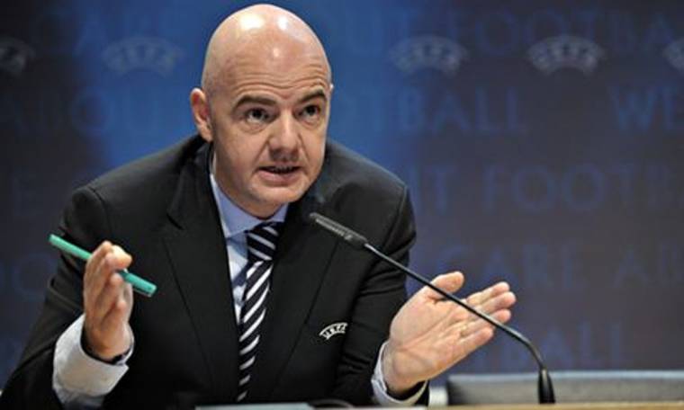 Öten pályáznak a FIFA-elnökségre