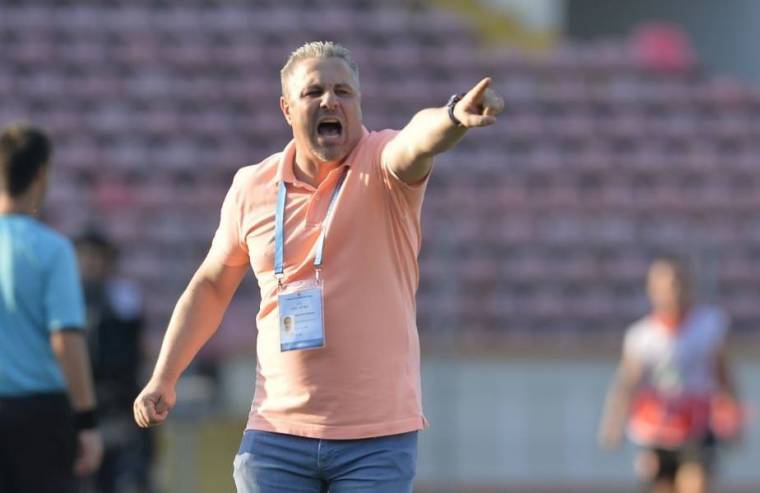 Hat hónapra eltiltották Șumudicát, a Liga 1 éllovasának edzőjét