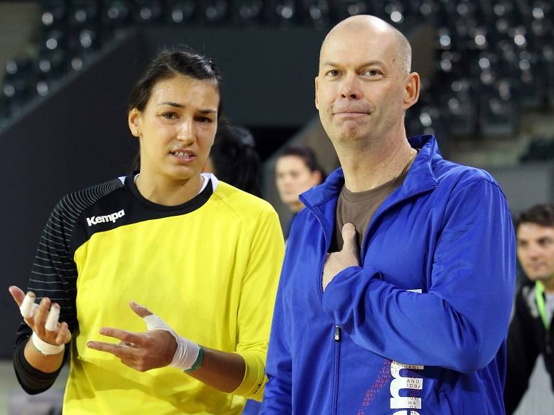 Tomas Ryde, a románok svéd szakvezetője elmondta, sajnálja a magyarokat. Képünkön Cristina Neaguval 