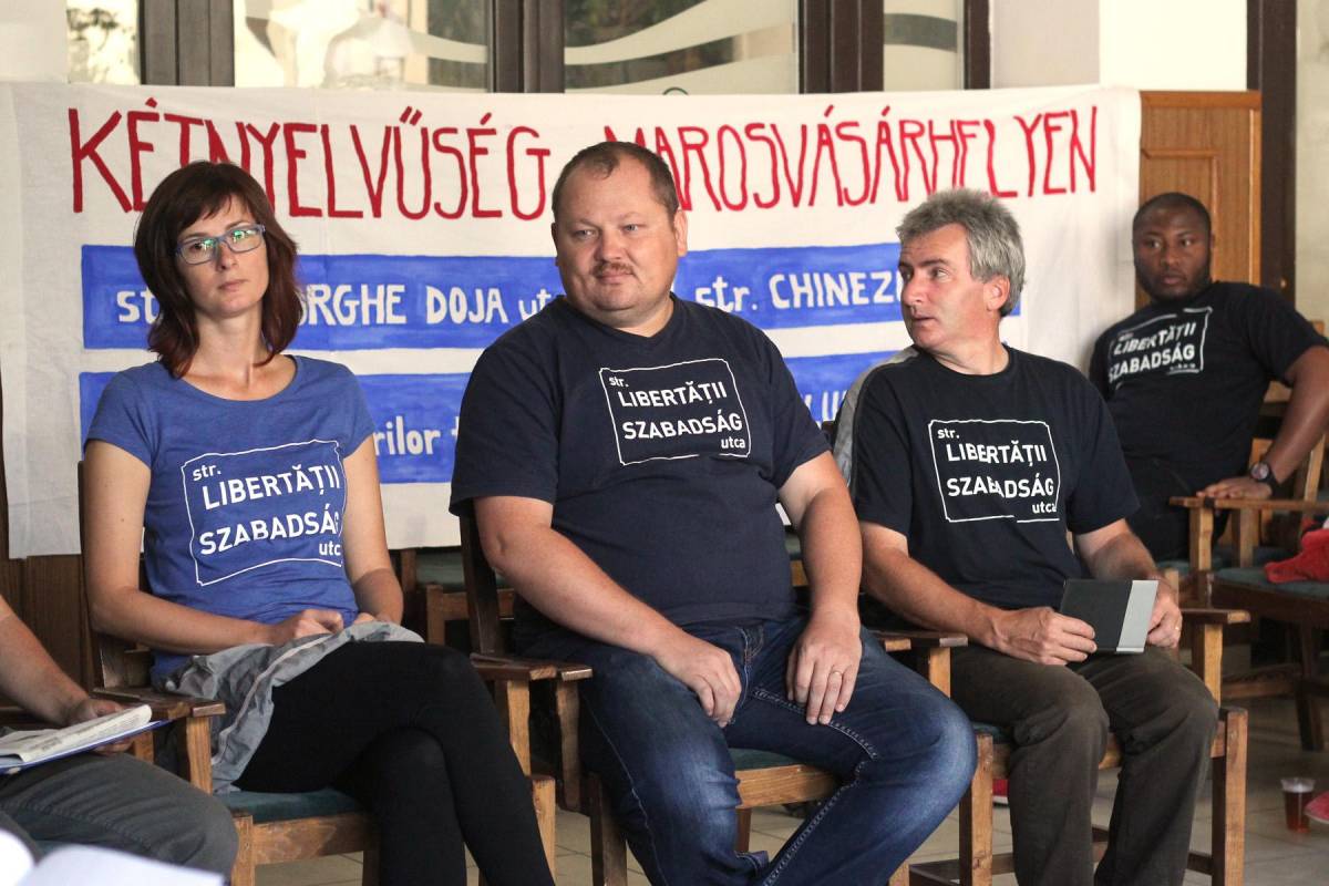 A CEMO számtalan akcióval kérte a kétnyelvűséget 