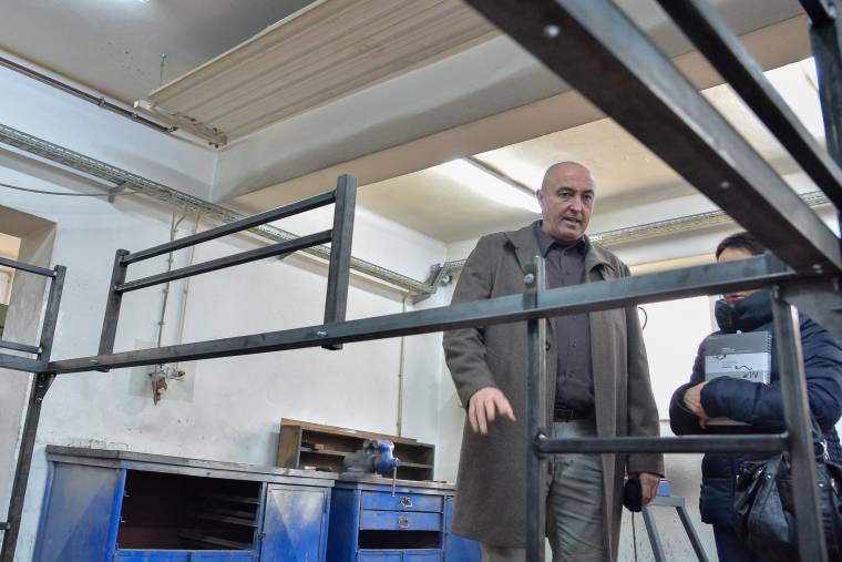 Bögözi ágyakban térnek nyugovóra a migránsok