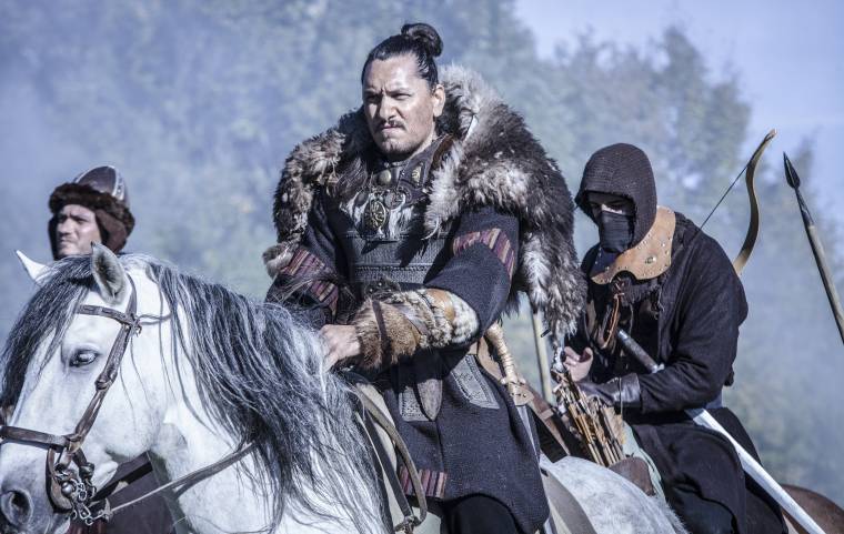 Román színész Attila hun király szerepében