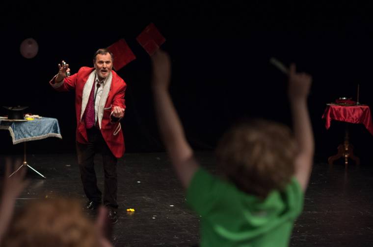 Gyermeknapi bűvésztrükkök Kolozsváron