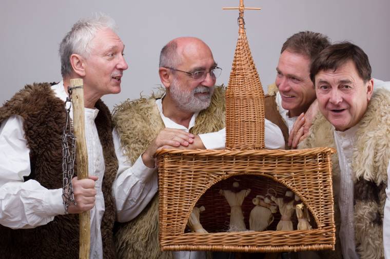 Házról házra járó betlehem a szórványban a Kaláka együttessel