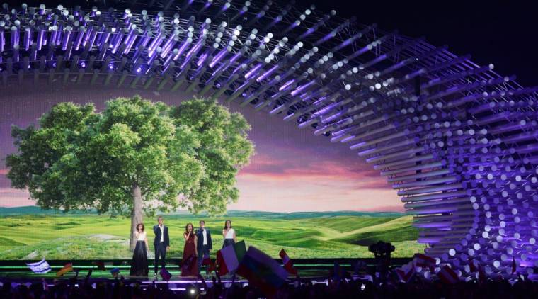 Boggie alig várja, hogy újra nagy közönség előtt énekelhessen