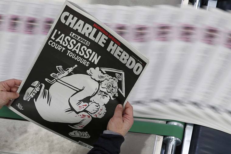 Fegyveres, istenszerű alak a Charlie Hebdo címlapján