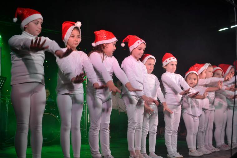 Jótékonysági koncertek egy gyergyói beteg kislányért