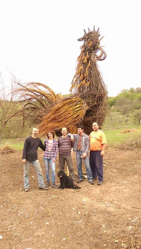 Mondabeli kakas a céltáblán