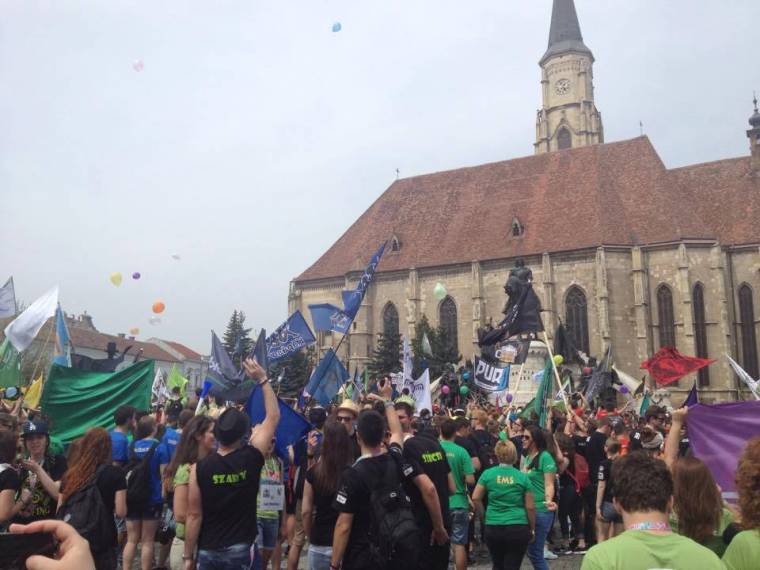 Magyar diákokkal telt meg Kolozsvár Főtere