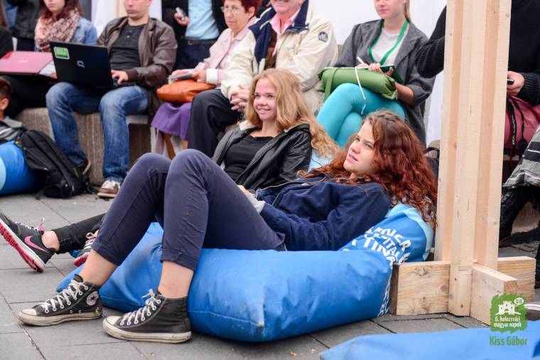 Fiatalok „felhősátra” a kincses városban