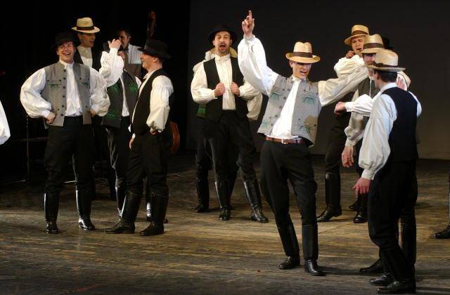 Székelyföldi legényesverseny Szentgyörgyön