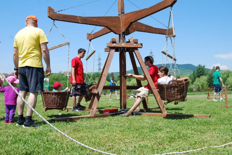 Napsütötte besztercei majális