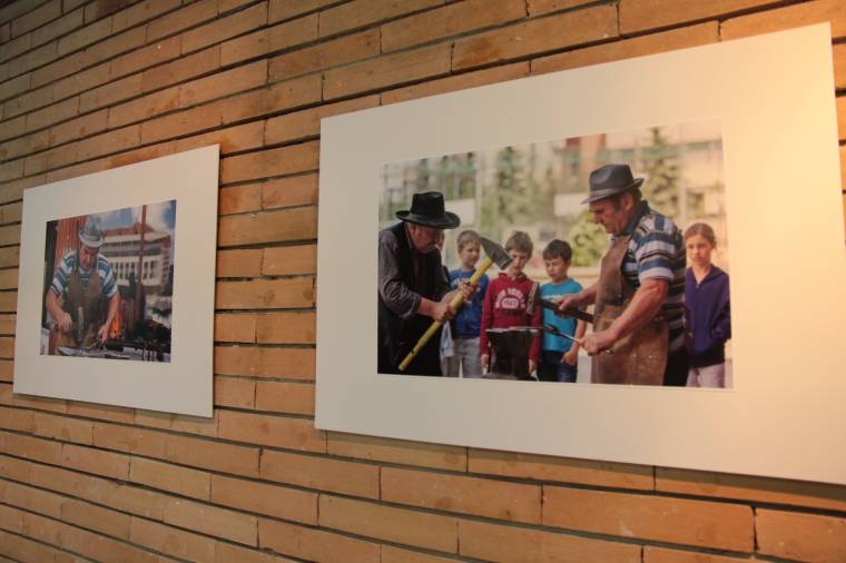 Hagyományos roma mesterségek képekben a csíki megyeházán