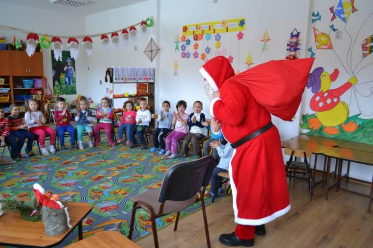 Traktoron megy Gyimesbükkbe a Mikulás