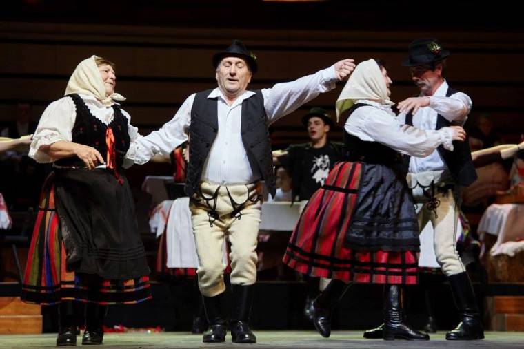 Pesten léptek fel a gyergyóremetei néptáncosok