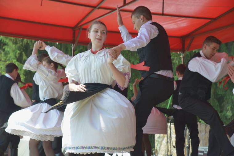 Izzott a színpad a Perkőn