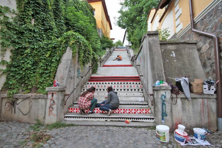 Kiszínezik a virágok városát