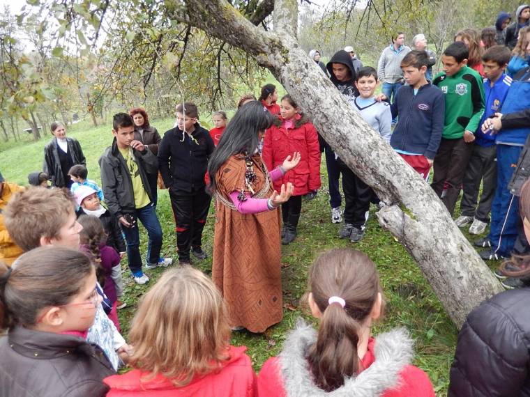 Földanya, fatestvérek, közös gondok