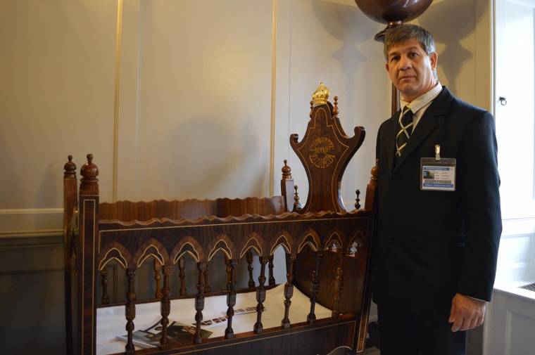 Magyar asztalos készített neogótikus bölcsőt Charlotte hercegnőnek