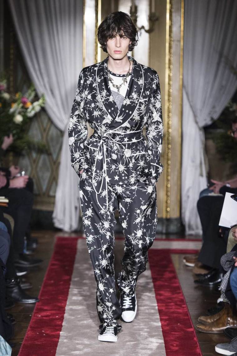 Külsőségek a kifutón – Ismert férfi modell külföldön a csíki származású Sógor Ákos