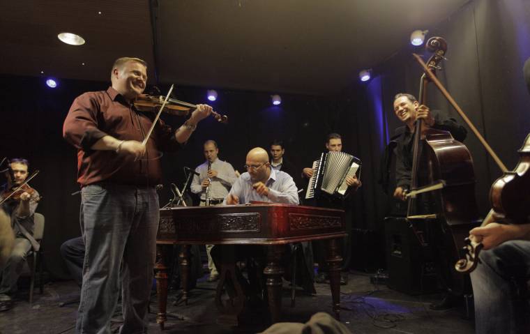 Kárpát-medencei Magyarok Zenéje: koncertsorozat a békés együttélésért