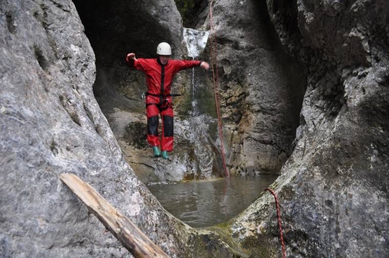 Barlangászokat toboroznak – Természetismereti tábor a Békás-szorosban