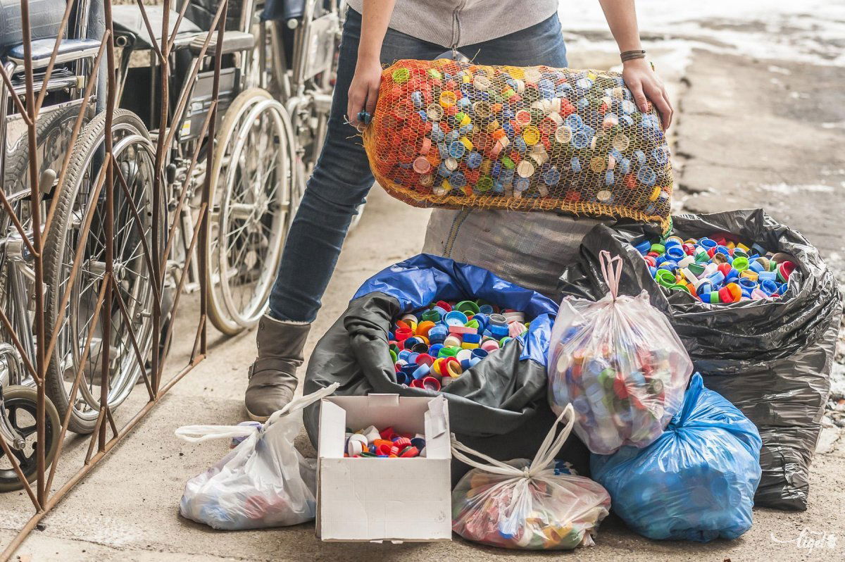 Hatvan baniért lehet értékesíteni egy kiló kupakot, ami egyáltalán nem sok, de sok kicsi sokra megy 