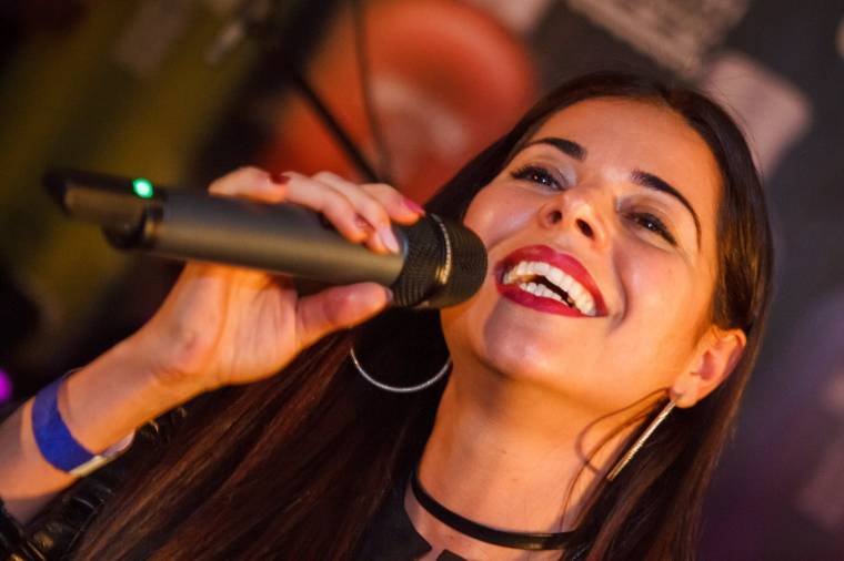 Sláger lehet a legszebb erdélyi dalokból: fesztiválokon kapott fellépési lehetőséget a Vecker, illetve Simó Annamari és zenekara