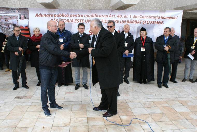 Etnikum- és felekezetközi összefogás a melegházasság betiltásáért