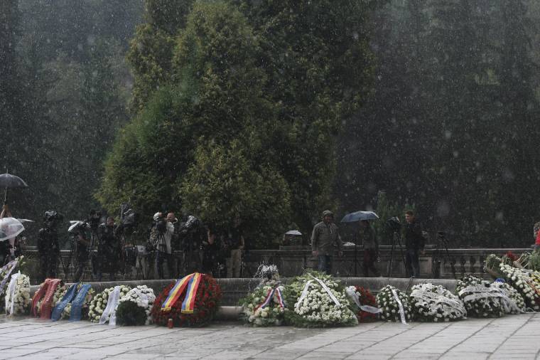 Állam- és kormányfői tisztelgés Anna címzetes királyné előtt