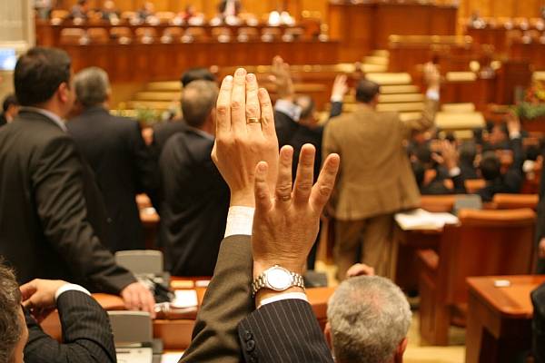 Szenátus: december 18-a lesz a nemzeti kisebbségek napja